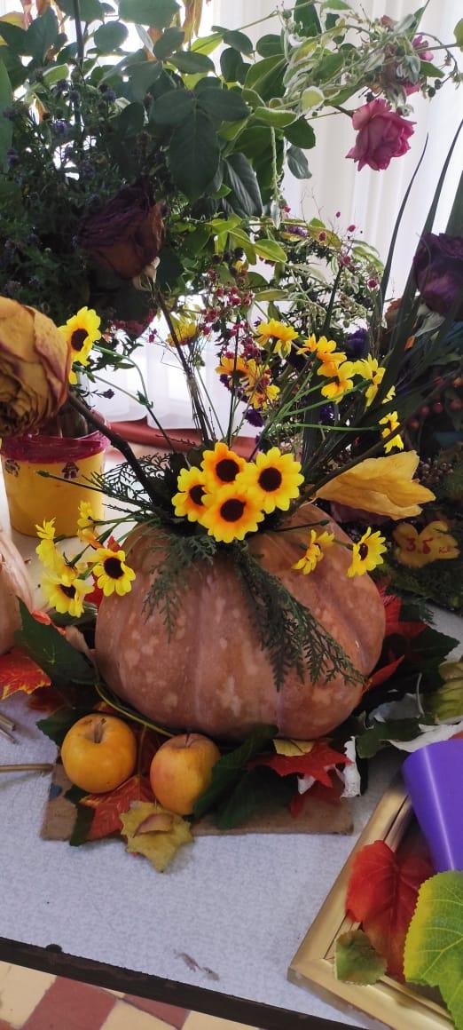 30 қазан күні оқу әдістемелік жұмыс жоспарына сәйкес "Жас эколог" үйірмесінің жетекші М.Бекбосынованың ұйымдастыруымен білім алушыларының табиғи матер