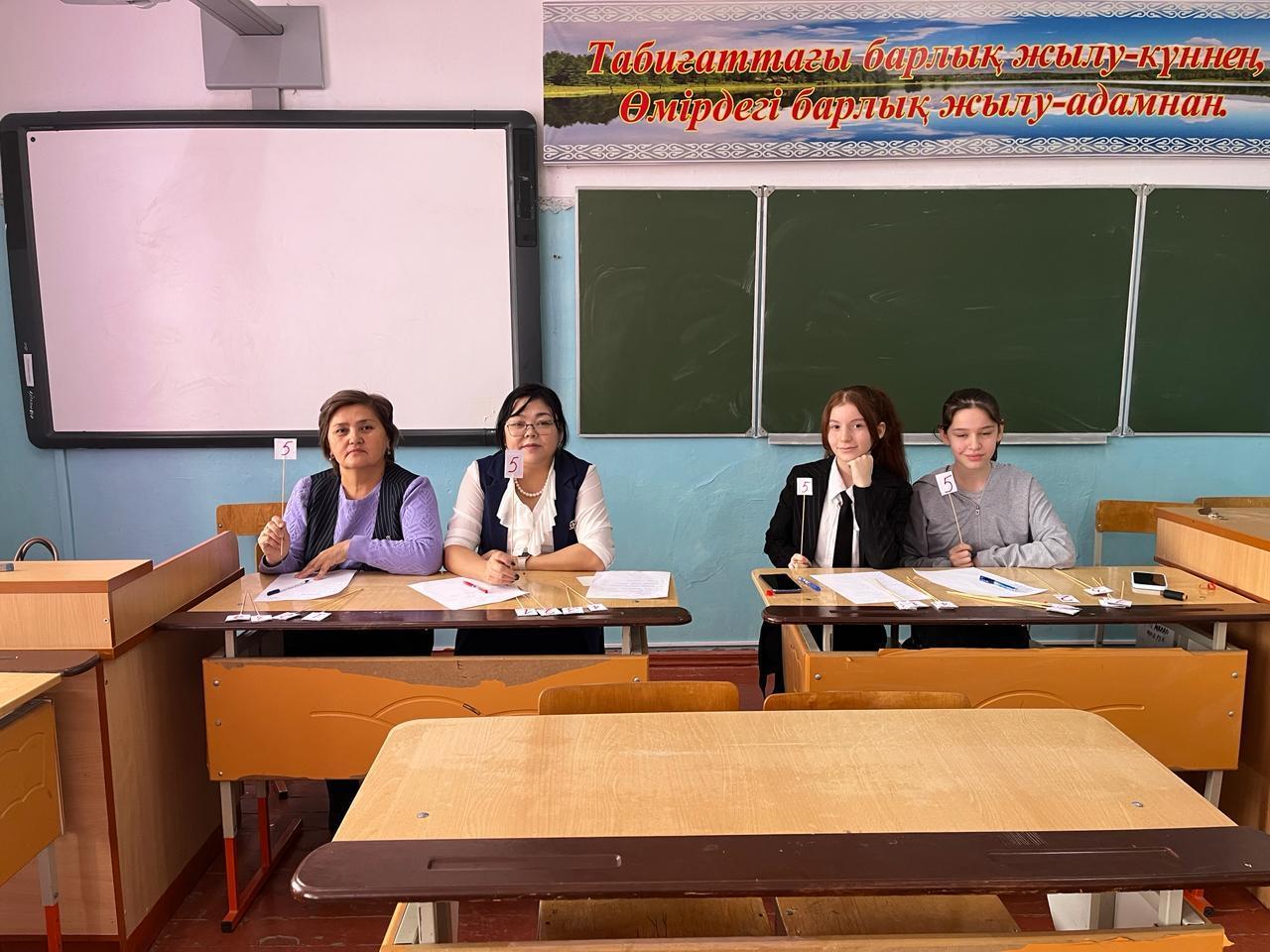 "Химия - биология вокруг нас" 7"Б" сынып көңілді тапқырлар клубы КВН Соломохина Л.И өткізді.