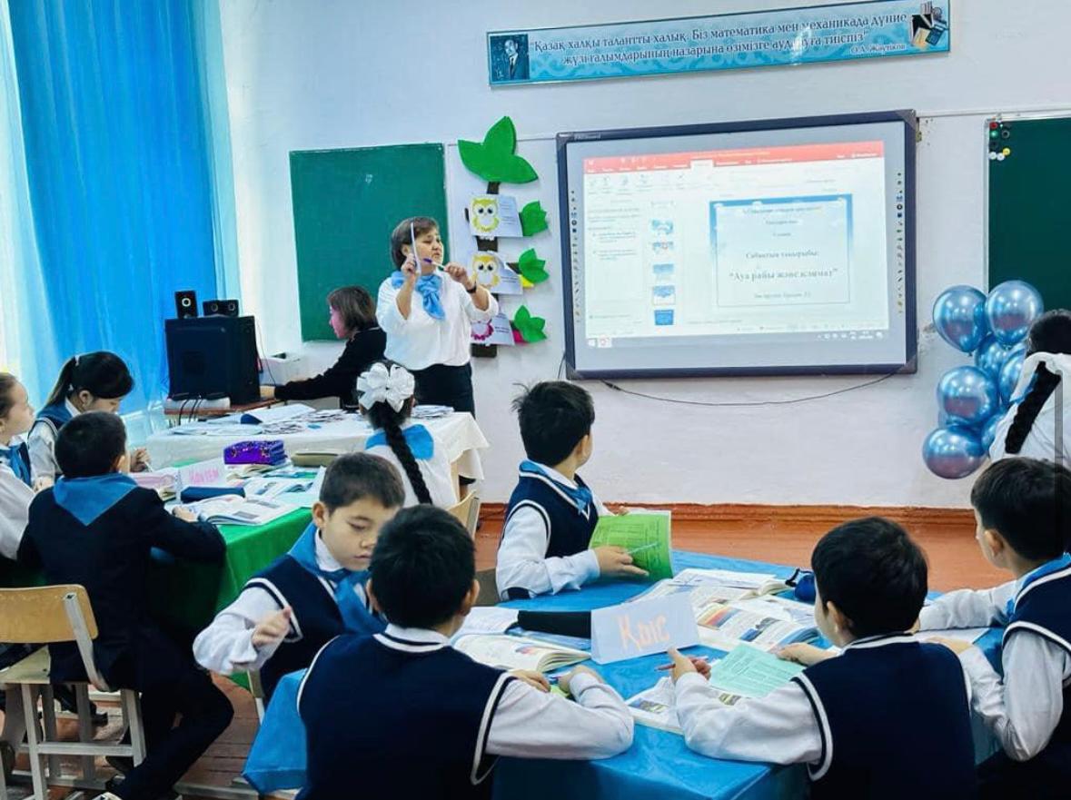 География пән мұғалімі Ермекова Л.С 5 сыныппен "Ауа райы және климат" тақырыбында ашық сабақ өткізді.